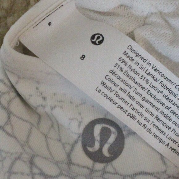 Lululemon Energy Bra - Size 8 - Picture 3 of 3